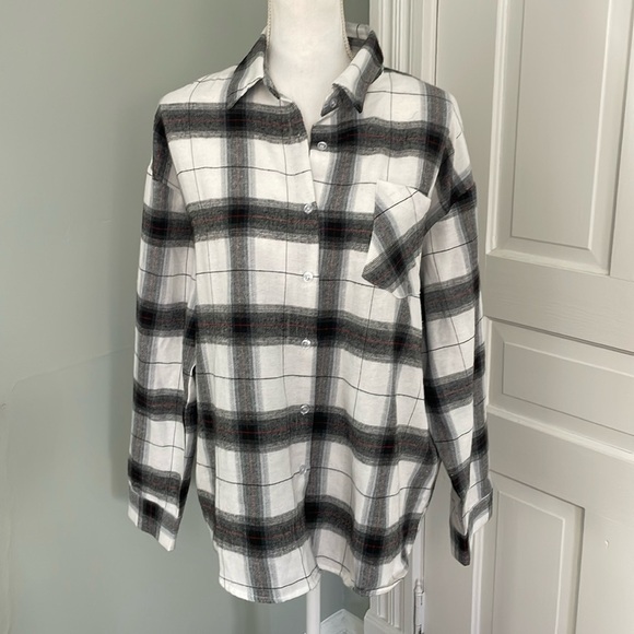 Dazy Black Red White Flannel Shirt Soft Long Size Medium oversized - Picture 1 of 6